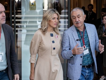 El secretario general de CCOO, Unai Sordo (izquierda); la vicepresidenta segunda y ministra de Trabajo, Yolanda Díaz, y el secretario general de UGT, Pepe Álvarez. Foto: Diego Radamés / Europa Press-