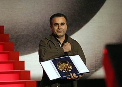 El director kurdo Bahman Ghobadi, ganador de la Concha de Oro con <i>Las tortugas pueden volar,</i> anoche en San Sebastián.