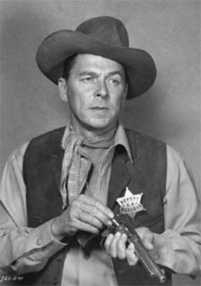 Reagan caracterizado de <b><i>sheriff </b>en una película de 1953.