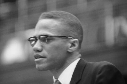 El activista afroamericano Malcolm X, asesinado hace 55 años, se erigió en un mito por haber canalizado en su discurso los siglos de opresión e ira experimentados por su comunidad. “No hay nada mejor que la adversidad. Cada derrota, cada angustia, cada pérdida, contiene su propia semilla, su propia lección sobre cómo mejorar tu manera de actuar la próxima vez”.