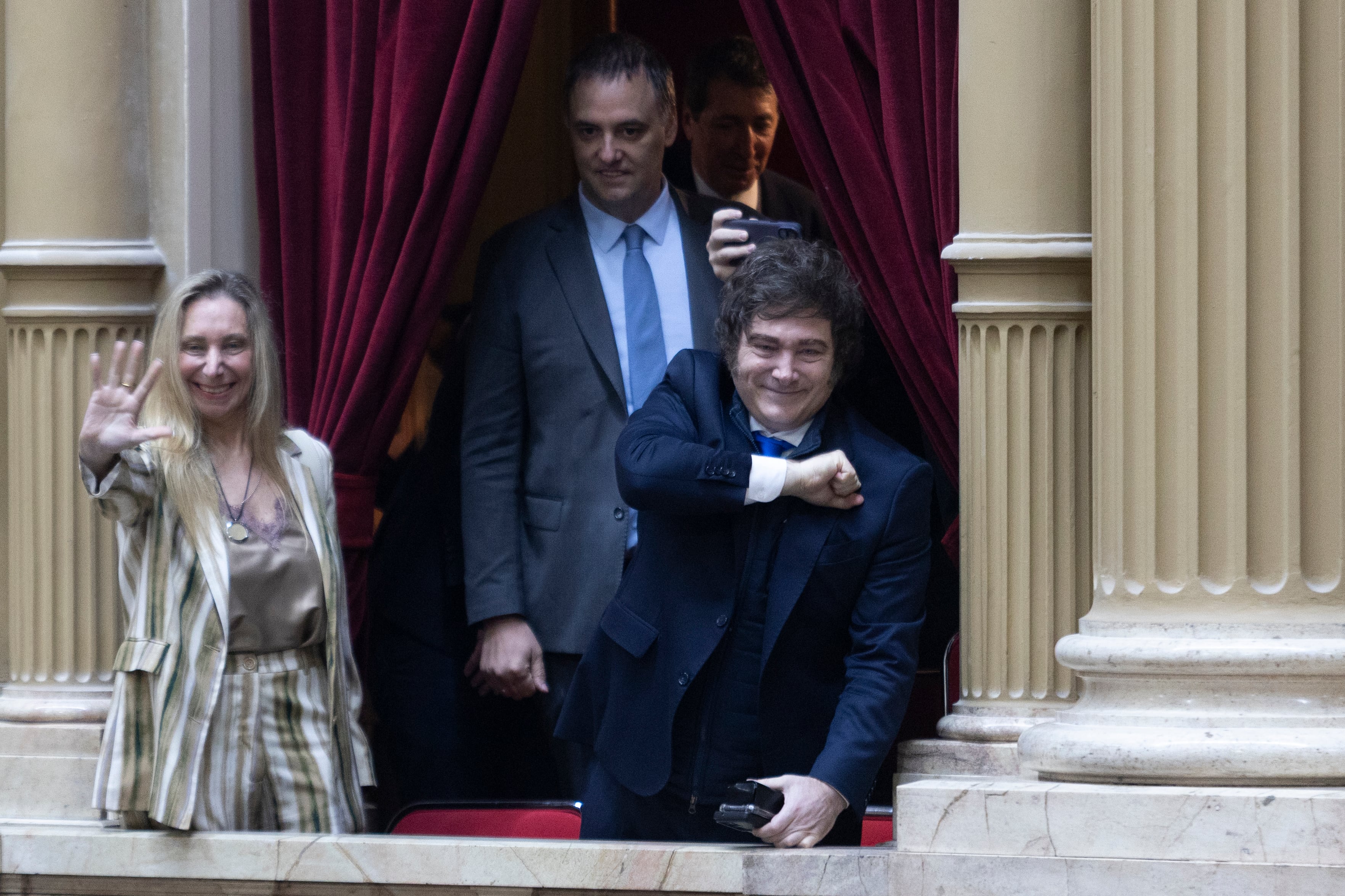 El caso $Libra y el viaje de Adorni: dos golpes al relato moral del Milei