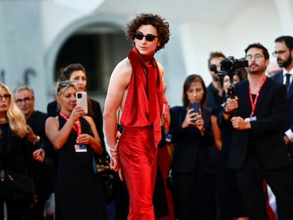 El actor protagonista Timothée Chalamet llega al estreno de 'Bones and All' en el festival de Venecia.