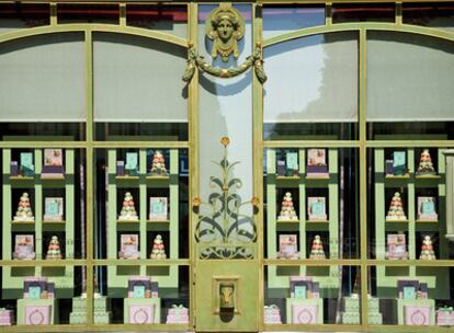 En Ladurée, salón de té fundado en 1862, a Coco Chanel le gustaba comprar los famosos 'macarons'.