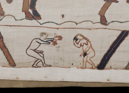 Fragmento del tapiz de Bayeux, con uno de los penes contados.