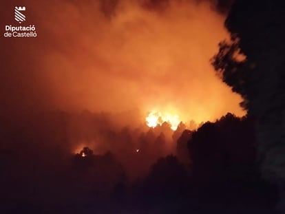 Una imagen del incendio de Toga, este viernes, facilitada por Bomberos de Castellón.