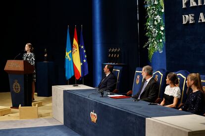 Doña Leonor pronuncia unas palabras durante la ceremonia de entrega de la 42ª edición de los Premios Princesa de Asturias.