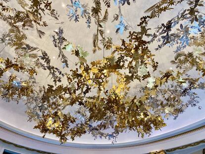 El bosque animado, cúpula que emula el plato del mismo nombre de Quique Dacosta en el vestíbulo del hotel. J.C. CAPEL