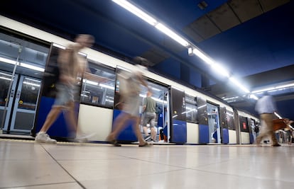 Passengers on a platform of the Madrid Metro.