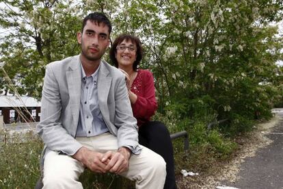 Dani Márquez y su madre, Mari López, en Blanes.