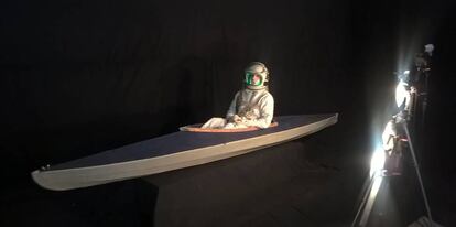 Gulliver en su kayak espacial en el espect&aacute;culo.