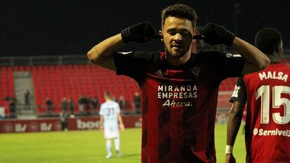 Matheus celebra el primer gol del Mirandés al Celta.