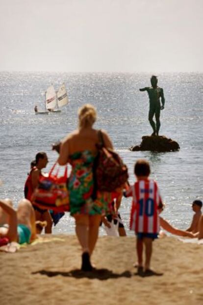 Escultura de Neptuno en la playa de Melenara, en Telde (Gran Canaria).