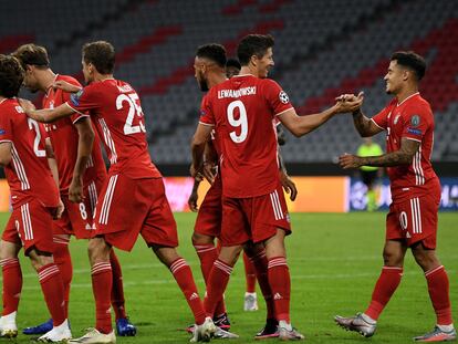 El Bayern celebra el gol de Lewandovski.