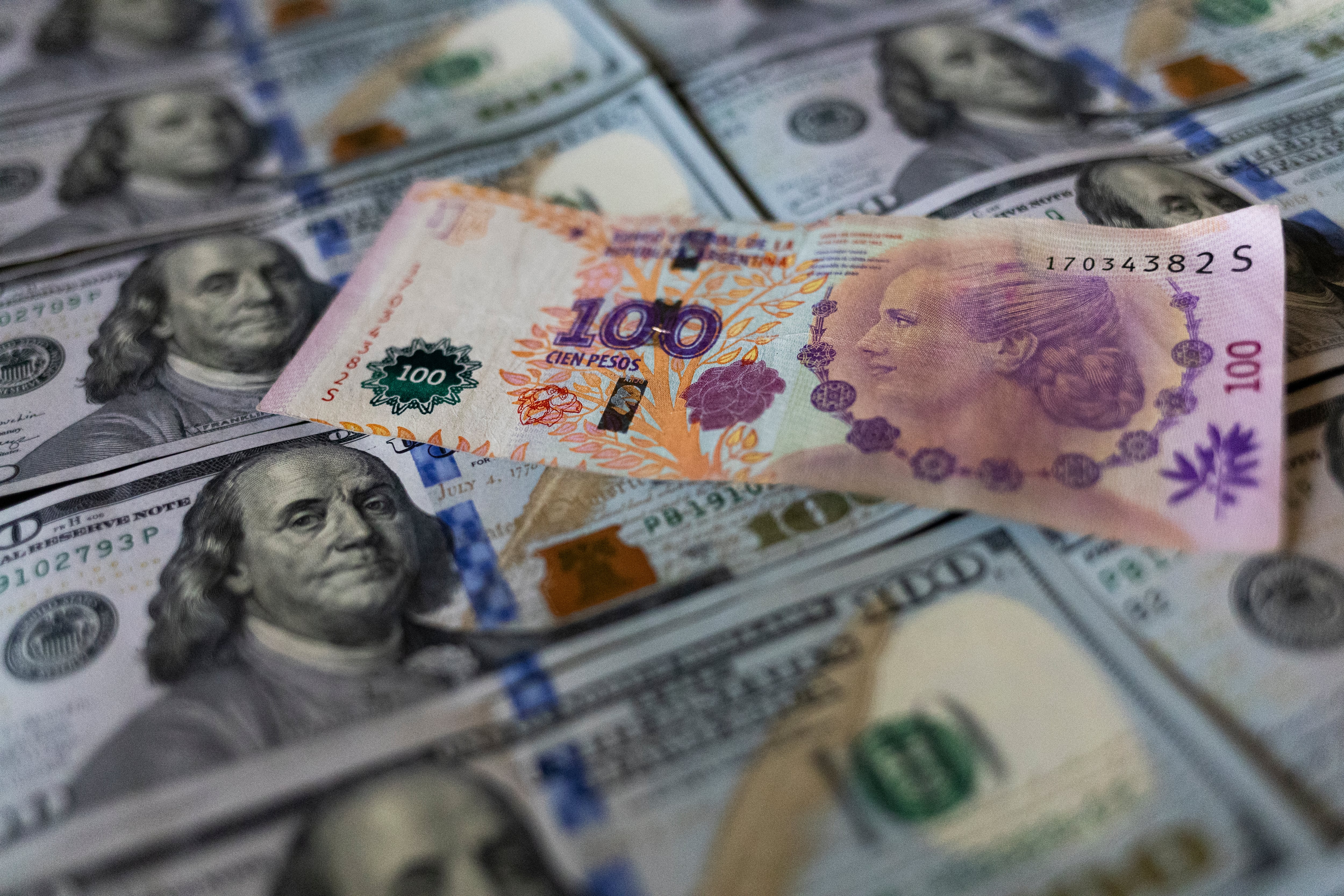 Argentina coloca 1.000 millones de dólares de deuda en su regreso a los mercados en moneda extranjera