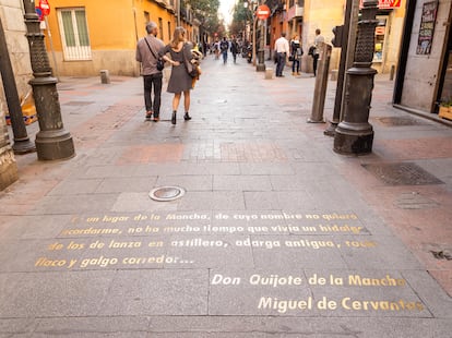 El inicio de 'El Quijote', en la calle Huertas de Madrid.