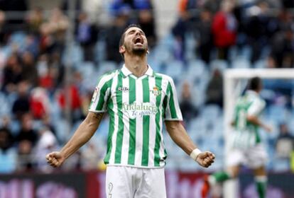 El jugador del Betis, Isidoro Gómez, celebra la victoria de su equipo frente al Getafe en los octavos de final de la Copa del Rey.