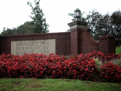 La entrada de la escuela preparatoria de Georgetown, a las afueras de Washington, donde estudiaron Kavanaugh y Judge