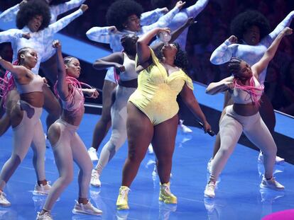 Lizzo durante su espectáculo en la 36º edición de los MTV Music Awards, en Nueva Jersey.