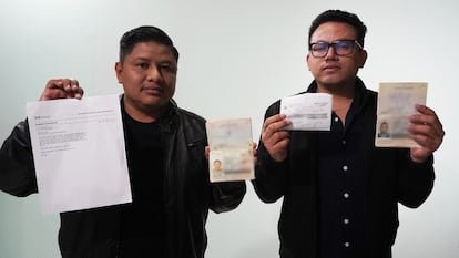 Donaldo Hernández y Gerall Chávez, periodistas nicaragüenses solicitantes de la nacionalidad, en una fotografía cedida por ellos.
