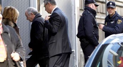 El exgobernador Miguel Ángel Fernández Ordóñez entra a declarar en la Audiencia Nacional el pasado febrero.