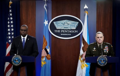 Lloyd Austin, secretario de Defensa, y el general Mark Milley, responsable de la Junta de Jefes de Estado Mayor, este viernes en Washington.