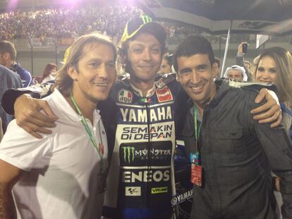 Michel Salgado, Valentino Rossi y Raúl Gonzalez antes de la carrera.