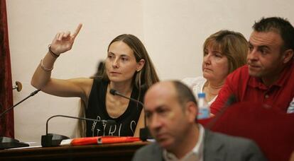 Cristina Mart&iacute;nez, ahora concejal no adscrita, durante el pleno de ayer en Elche.