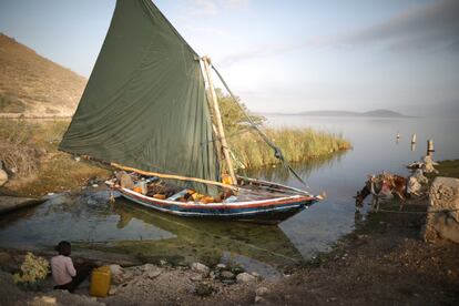 Pescador no Lago Azuei, Haiti, em 19 de março.