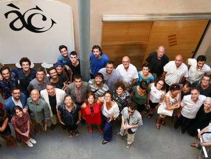 Membres de l'ACC amb Juanjo Puigcorbé en la presentació de el Ciclo Gaudí.