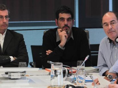 Desde la izquierda, Olano, Goia y Jauregi, en las Juntas Generales de Gipuzkoa.