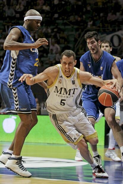 Prigioni elude a Kirksay (a la izquierda) y Triguero.