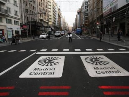 Las derechas (PP, Ciudadanos y los ultras de Vox) han propuesto en campaña erradicar, o al menos matizar, las limitaciones a los vehículos más contaminantes en la almendra de la capital