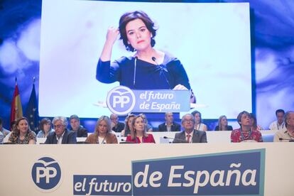 La candidata a la presidencia del PP, Soraya Sáenz de Santamaría, durante su intervención.