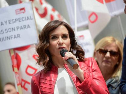Isabel Díaz Ayuso, candidata del PP a la Asamblea de Madrid, frente al Congreso de los Diputados.