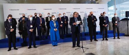 El presidente de AVE, Vicente Boluda, al frente de un grupo de representantes empresariales esta mañana en Madrid.