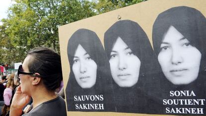 Manifestaci&oacute;n en Par&iacute;s en apoyo a Sakineh Ashtiani, en 2010.