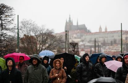 Minuto de silencio este sábado en Praga por las víctimas del tiroteo del jueves pasado. 