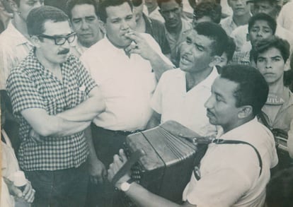 Gabriel Garc&iacute;a M&aacute;rquez en Aracataca, en marzo de 1966. 