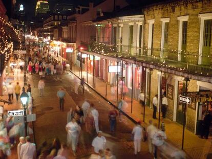 Una de las calles principales del barrio francés de Nueva Orleans.