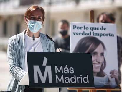 Mónica García interviene en un mitin de Más Madrid en Alcorcón el pasado 17 de abril.