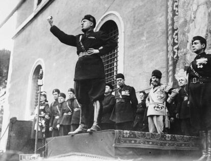 El dictador fascista Benito Mussolini en un mitin, en una imagen sin fechar.