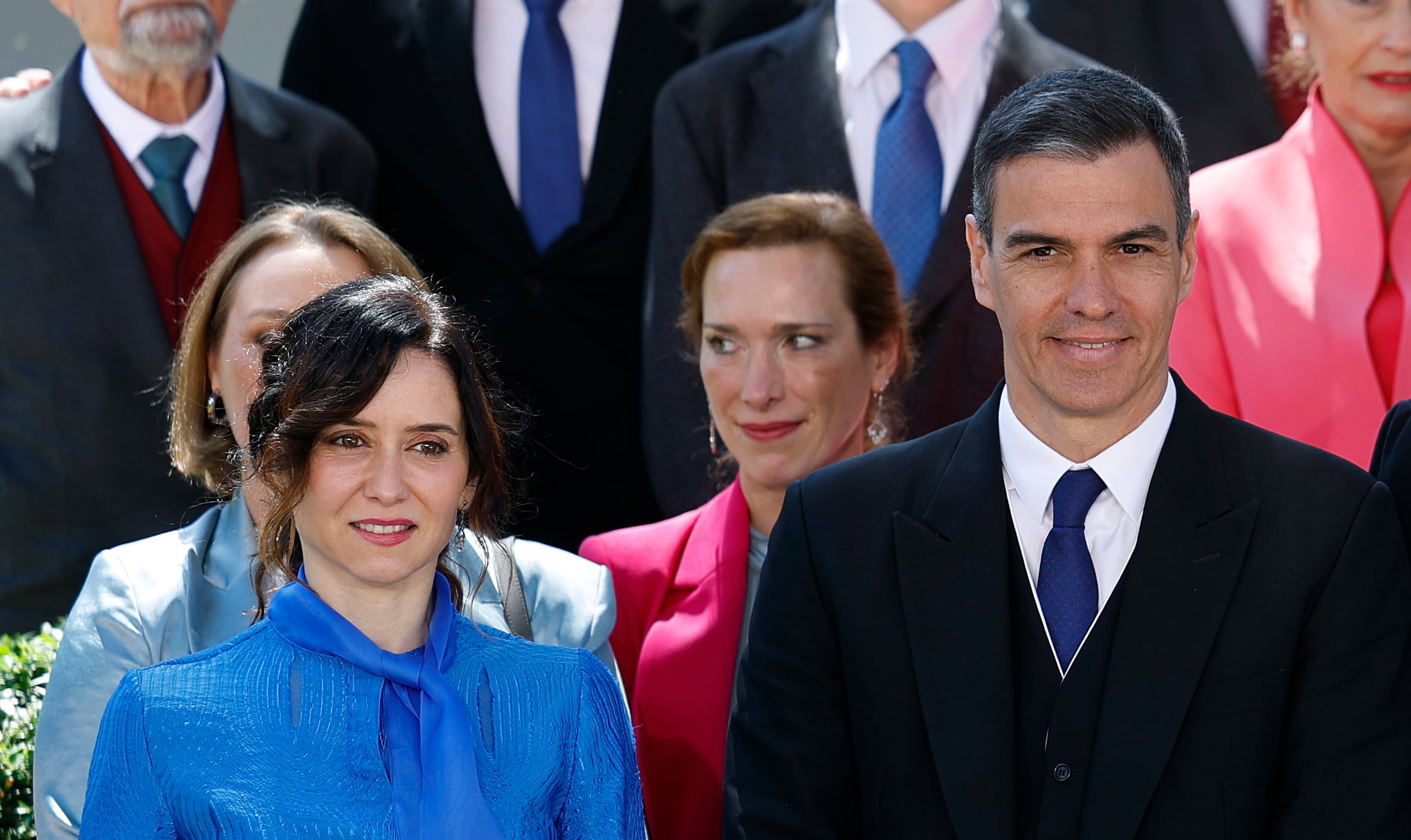 Díaz Ayuso y Pedro Sánchez, en la entrega del Premio Cervantes a Luis Mateo Díez el pasado abril.