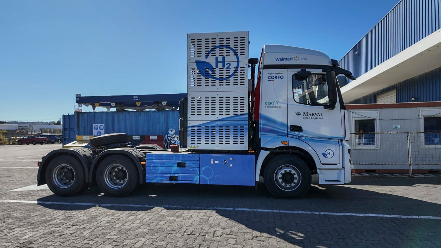 El primer camión de larga distancia impulsado por hidrógeno verde ya rueda en Chile, pero enfrenta barreras para operar