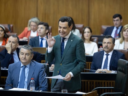 El presidente de la Junta de Andalucía, Juan Manuel Moreno Bonilla, este jueves en la sesión de control en el Parlamento andaluz.