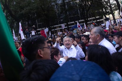 El presidente de México, Andrés Manuel López Obrador, en la marcha de este domingo.