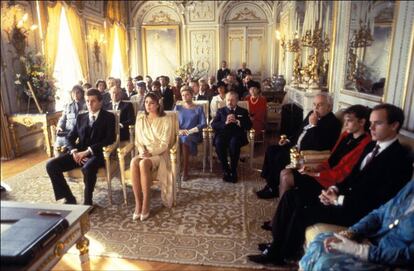 Segunda boda de Carolina de Mónaco, con Stefano Casiraghi, el 29 de diciembre de 1983. Tuvieron tres hijos: Andrea, Carlota y Pierre. Stefano Casiraghi murió en un accidente acuático en octubre de 1990.