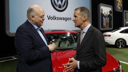 Jim Hackett, ejecutivo de Ford Motor, con Herbert Diess, de Volkswagen