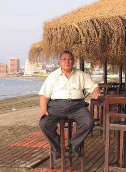 Enrique Bolín, un chiringuito de playa en una foto de 2001.