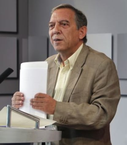El vicesecretario de Educaci&oacute;n, Formaci&oacute;n y Empleo del PSPV-PSOE, Miguel Soler, en la rueda de prensa. 