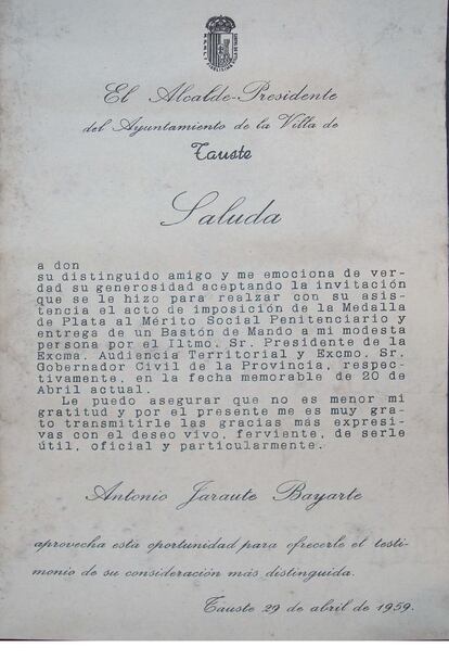 El alcalde de Tauste en 1959 da las gracias a los vecinos por asistir al acto donde le entregaban una medalla y un bastón.